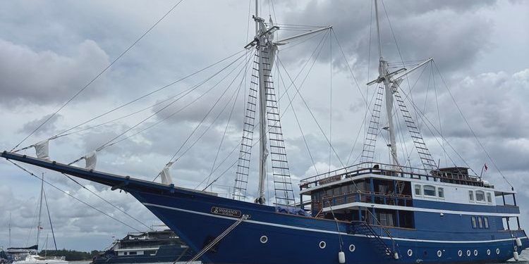 Pelatih Valencia B meninggal usai insiden kapal tenggelam di dekat Pulau Komodo