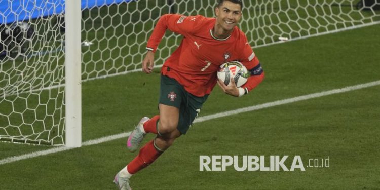 Cristiano Ronaldo memburu 1.000 gol di usia kepala empat
