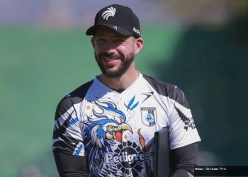 Muda, berprestasi, dan berbahaya! Benjamin Mora punya 9 trofi juara demi bangkitkan Persebaya Surabaya