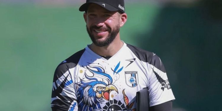 Muda, berprestasi, dan berbahaya! Benjamin Mora punya 9 trofi juara demi bangkitkan Persebaya Surabaya