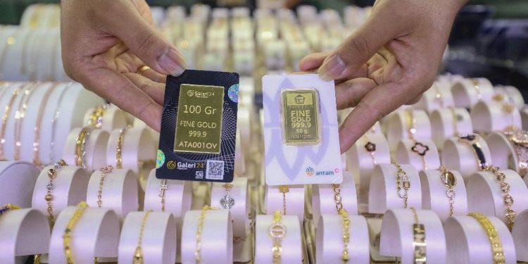 Harga emas Antam hari ini Minggu, 14 Desember 2025 di Pegadaian