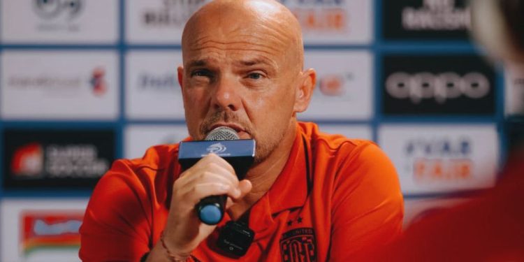 Pelatih Bali United heran dengan cara klub Indonesia merekrut pemain: Saya minta striker, eh malah disodori video YouTube