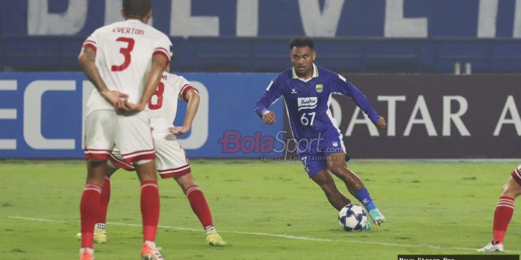 Dihujat suporter Persib usai terima kartu merah di markas Persik, Saddil Ramdani siap belajar banyak