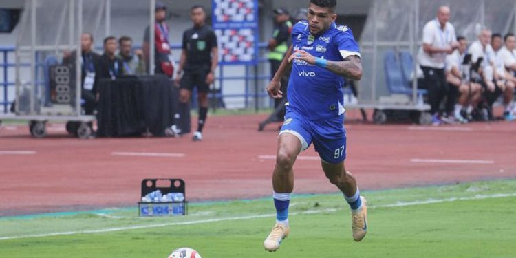 Di tengah target besar Persib Bandung, Berguinho ‘menjauh’ dari sepak bola