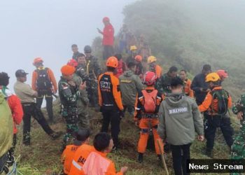Update jatuhnya pesawat ATR: Harapan keluarga hingga hasil pencarian