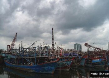 Nelayan di 350 Pesisir Terdampak Cuaca Buruk