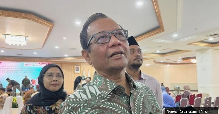 Alasan Mahfud MD bilang Pandji Pragiwaksono tak bisa dihukum