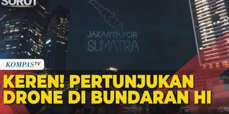 Keren! Pertunjukan drone hiasi langit Jakarta saat perayaan malam Tahun Baru 2026 di Bundaran HI