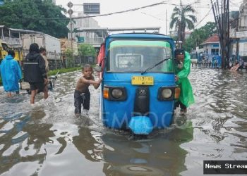 Sebanyak 63 RT di Jakarta masih tergenang banjir malam ini