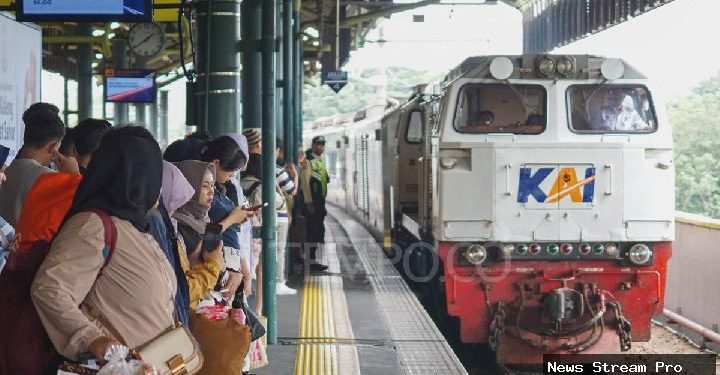 Hari pertama libur Imlek, KAI layani 202 ribu penumpang