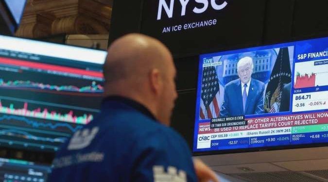 Wall Street melemah pasca Anthropic umumkan alat kecerdasan buatan (AI) baru