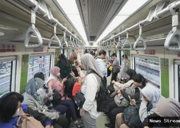 Penumpang KRL dan LRT bisa berbuka di kereta, ini aturannya