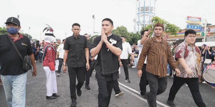 Kala Jokowi ikut ramaikan kirab budaya PSI di Tegal