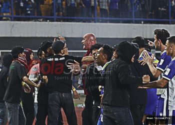 Bojan Hodak: 30 ribu bobotoh untuk Persib fantastis, 100 orang merusaknya karena anggap pesta pribadi!