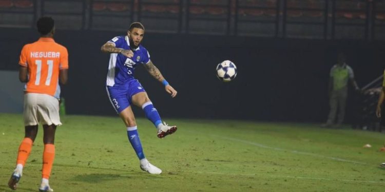 2 kalimat pelatih Persib soal debut Kurzawa dan Castel