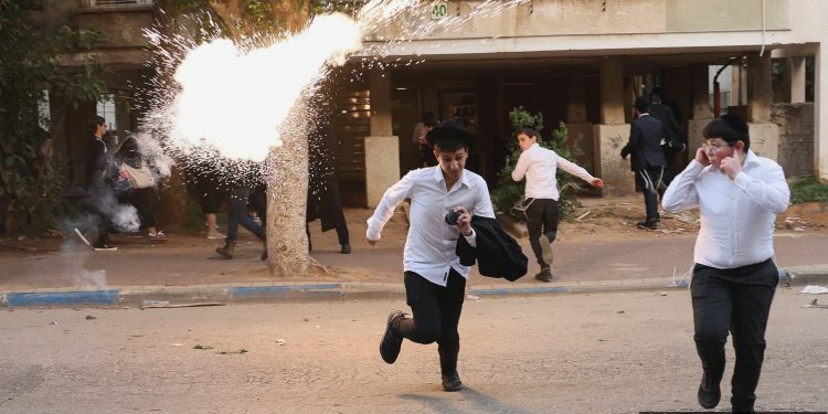 Tentara perempuan Israel dikejar-kejar sekelompok pria Yahudi ultra-Ortodoks, apa duduk perkaranya?