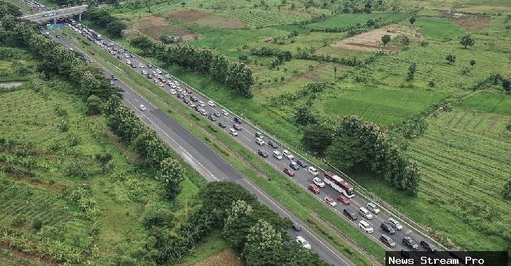 245 ribu kendaraan melintas di Tol Cipali saat libur Imlek