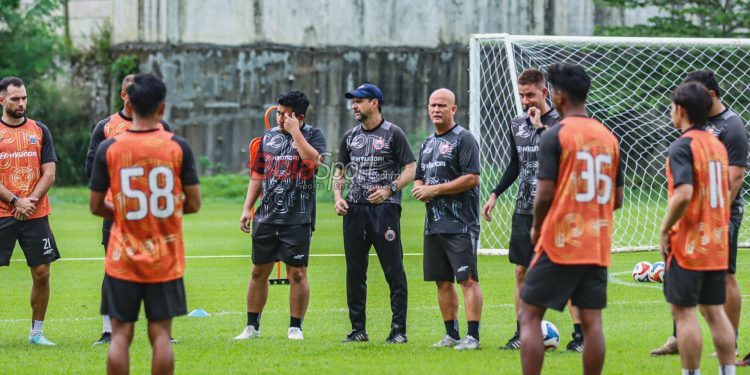 Sindir regulasi 11 pemain asing, pelatih Persija ungkap alasan datangkan 3 pemain diaspora