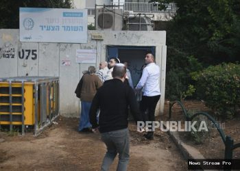Iran hujani Israel dengan rudal, sembilan tewas