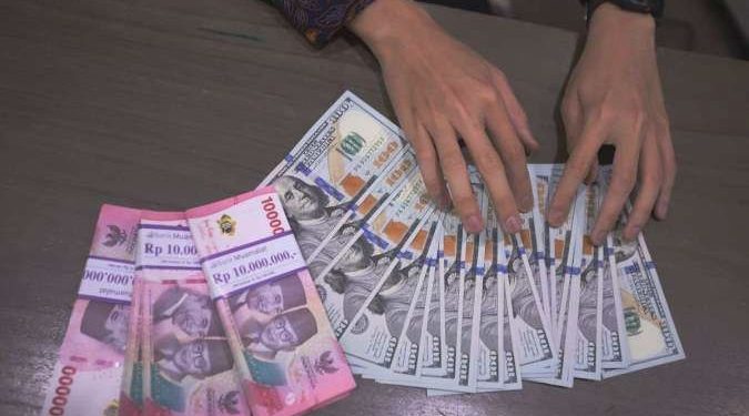 Rupiah Tembus ke Rp 17.000 per Dolar AS d Tengah Hari Ini (16/3)