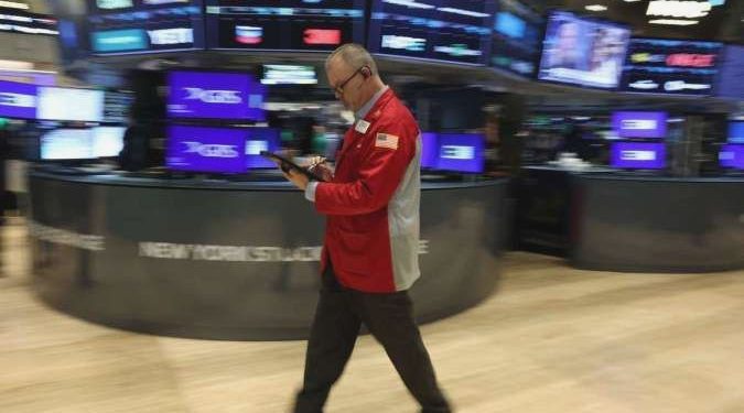 Wall Street ditutup memerah, investor cemaskan lonjakan inflasi