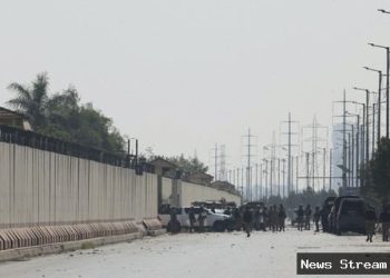 Gelombang Protes Kematian Khamenei di Konsulat AS Karachi Ricuh, 7 Orang Tewas