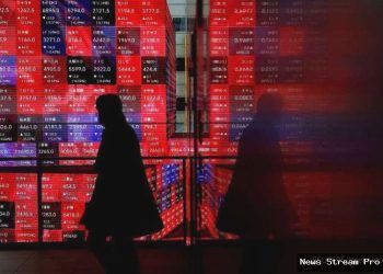 Bursa Asia turun Senin (23/3), minyak & dolar bergolak di tengah eskalasi perang Iran