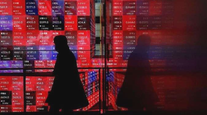 Bursa Asia turun Senin (23/3), minyak & dolar bergolak di tengah eskalasi perang Iran