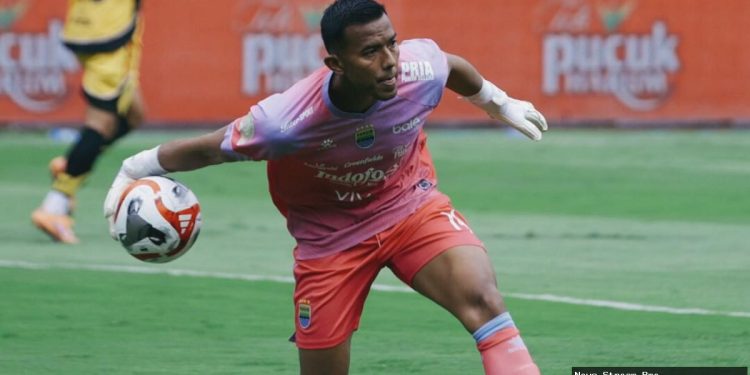Pundit sebut 3 sebab John Herdman campakkan kiper Persib Bandung Teja Paku Alam, 1 soal hal krusial