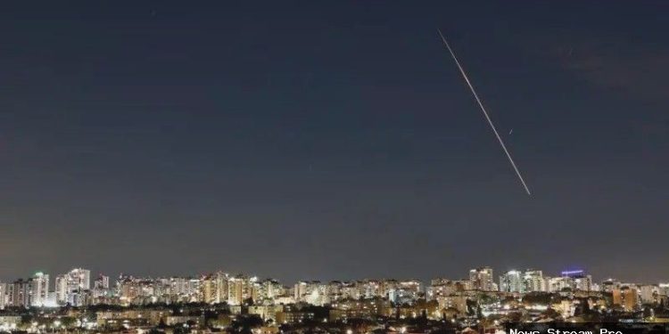 Israel dan Hizbullah saling luncurkan rudal saat konflik meluas setelah serangan atas Iran