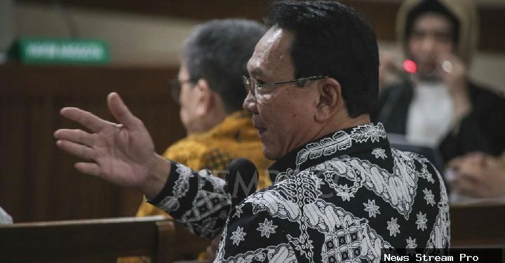 Tanya pelapor korupsi LNG ke Ahok, hakim tegur terdakwa