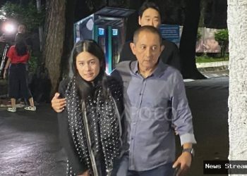 Deretan selebritas melayat di rumah duka Vidi Aldiano