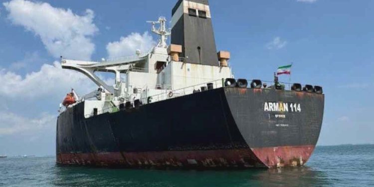 Dua kapal tanker diserang, perang AS-Israel vs Iran berisiko ganggu lalu lintas Selat Hormuz