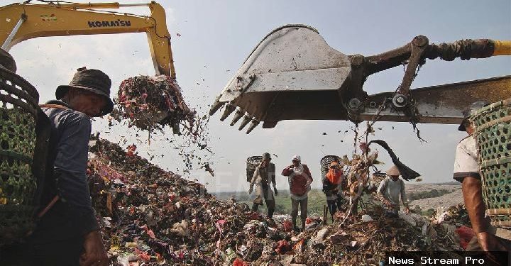 Longsor TPA Bantargebang tewaskan 3 jiwa, evakuasi berlanjut