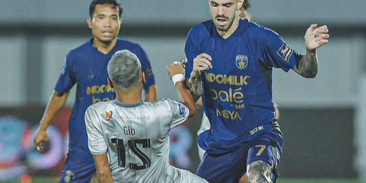 Klasemen Super League: Persita gilas Madura United, Persebaya flop, Borneo FC tempel Persib