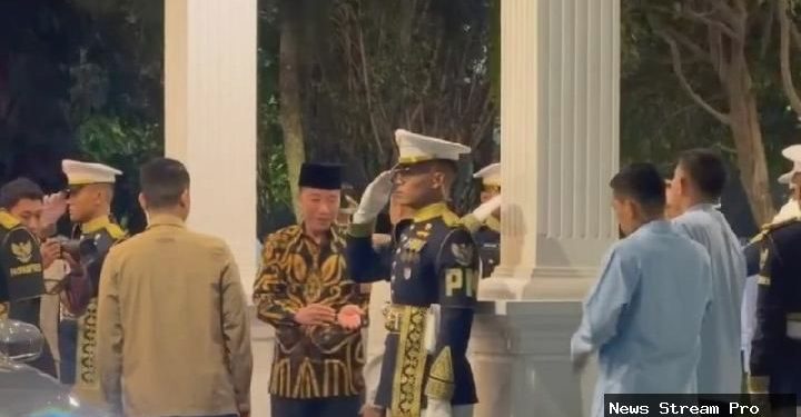 Jokowi dan Gibran pulang semobil usai pertemuan di istana