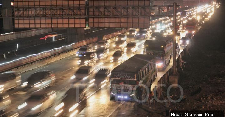 Arus balik, one way mulai dari Tol Kalikangkung Semarang