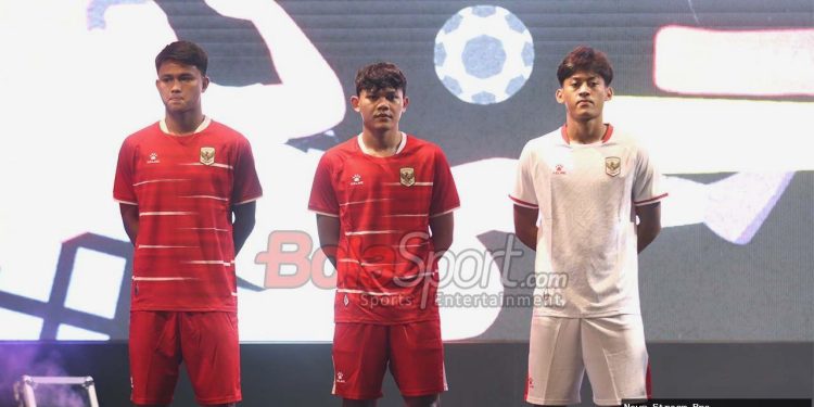 Warganet ramai-ramai soroti jersey baru timnas Indonesia, disebut mirip jersey badminton