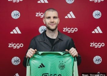 Maarten Paes tak mempan dibobol dan bikin pelatih lawan kecewa