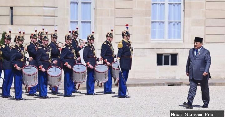 Prabowo salat Idul Adha di Paris