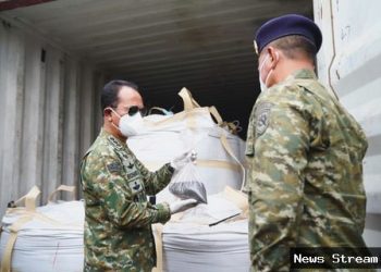 Kasum TNI tinjau kontainer mineral radioaktif hasil sitaan TNI AL di Batam