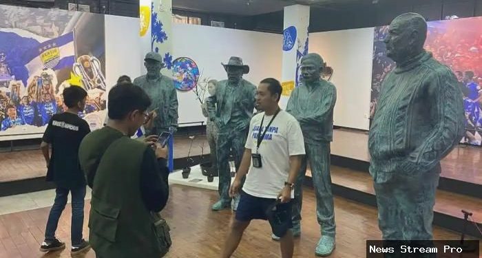Patung Bojan Hodak berdiri megah, kado perpisahan manis untuk pelatih tersukses Persib