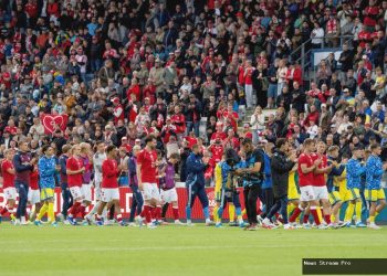 Christian Eriksen kolaps di tengah laga Denmark vs Ukraina, pertandingan dihentikan