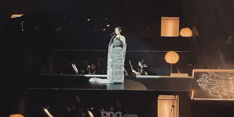 Duka Raisa di konser Love & Let Go