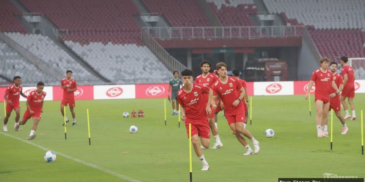 Skor babak I Timnas Indonesia vs Oman: Emil Audero gagalkan penalti, Garuda terbang 2-0