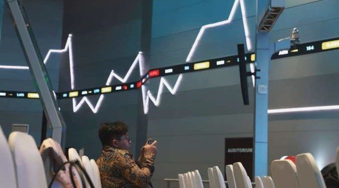 IHSG ambruk 4,11% ke 5.941, top losers LQ45: AMMN, MDKA, DEWA, Rabu (3/6)