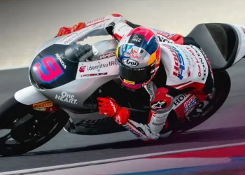 Hasil Moto3 Hungaria 2026: Start P9 berakhir P16! Veda Ega Pratama kena long lap penalty, Hakim Danish crash