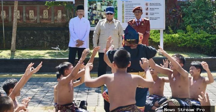 Pesan Prabowo ke siswa sekolah rakyat: Jangan jelekin orang