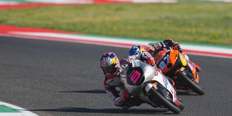Hasil practice Moto3 Hungaria 2026 – Veda bangkit dari posisi paling belakang dan nyaris jadi terdepan, murid Marquez diteror gap 0,3 detik