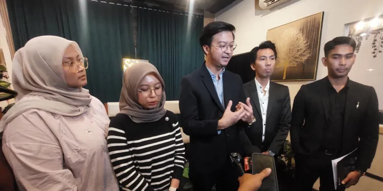 Hanania Grup tipu dan gelapkan dana jamaah umrah belasan miliar, polisi akan panggil Awkarin hingga Keanu